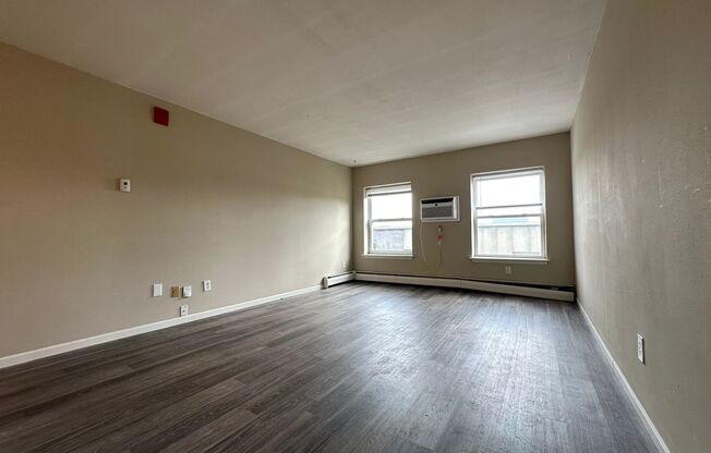 1 bed, 1 bath, $1,195, Unit 302