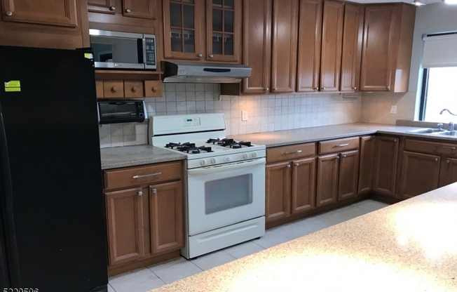 33 GRN VLY CT