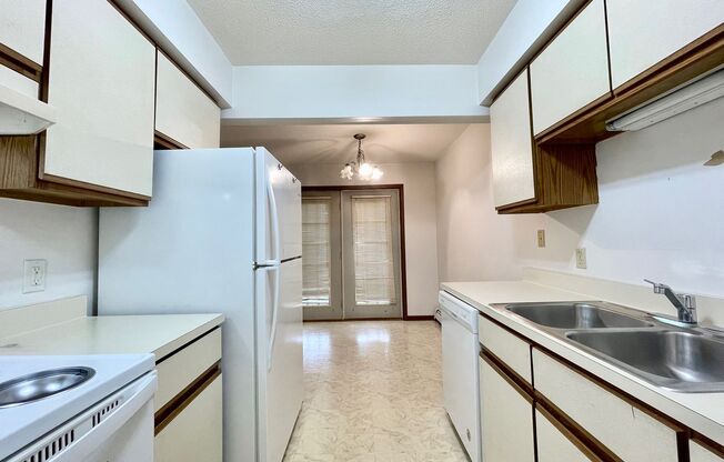 2 beds, 1 bath, 775 sqft, $1,150, Unit B