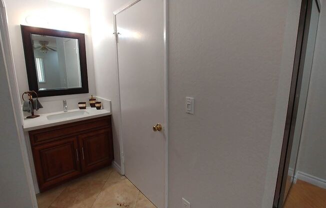 2 beds, 2 baths, 910 sqft, $2,850, Unit 512