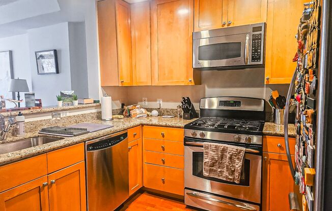 Modern and Sun-filled 1 Bed 1 Bath Condo In Vibrant Eclipse on Center Park