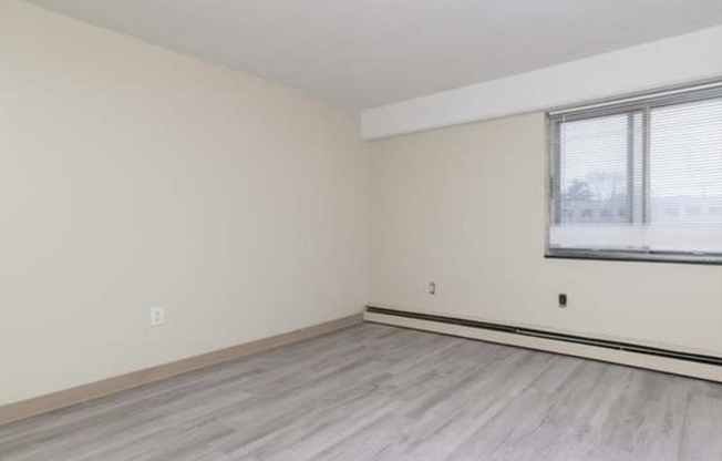 2 beds, 1 bath, 1,000 sqft, $2,600, Unit 2M