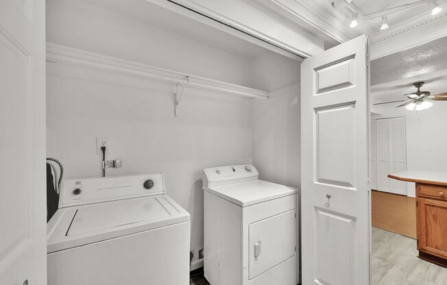 2 beds, 1 bath, 900 sqft, $1,200, Unit P-2