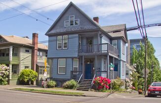 Spacious Studio Unit in South Portland near Gibbs Street Bridge