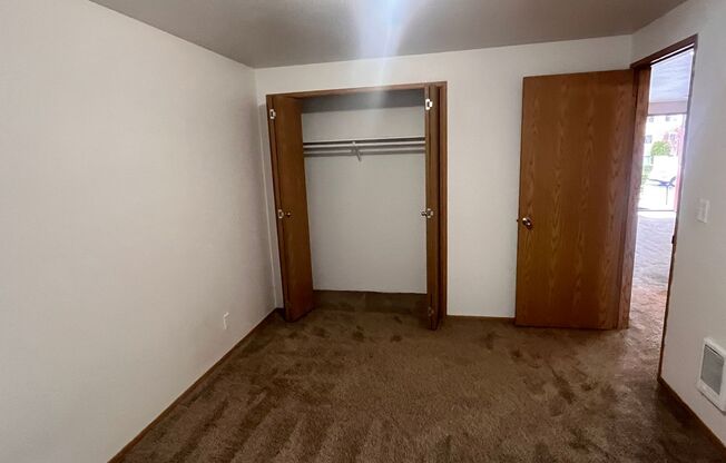 2 beds, 1 bath, 875 sqft, $1,395, Unit 127-43