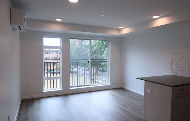 Studio, 1 bath, 429 sqft, $1,574, Unit 213