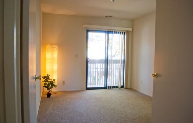 2 beds, 1 bath, 800 sqft, $2,360, Unit 30