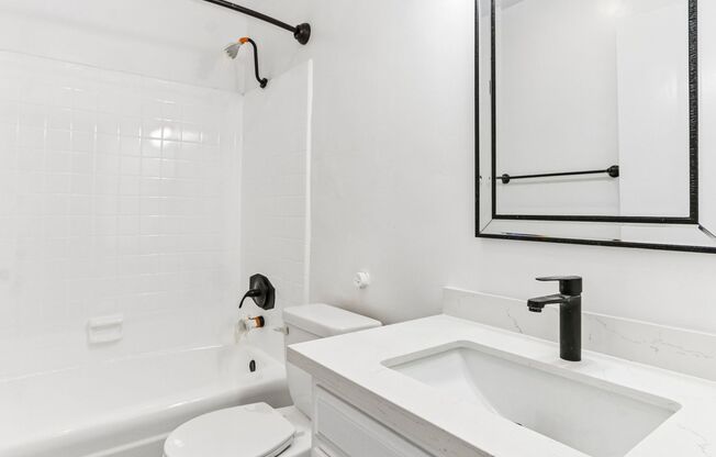 2 beds, 1 bath, 750 sqft, $1,698, Unit 113