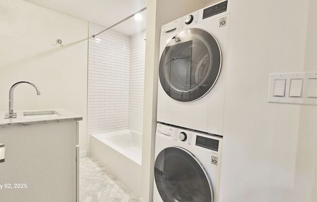 Modern 1 Bed, 1 Bath in Prime Roosevelt Location