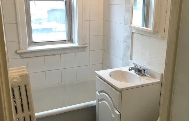 Studio, 1 bath, $825, Unit 08