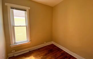 869 Tenth NW