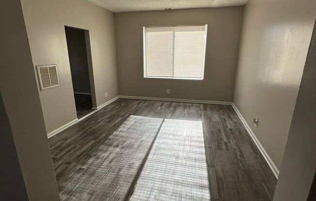 1 bed, 1 bath, $1,300, Unit Unit 8