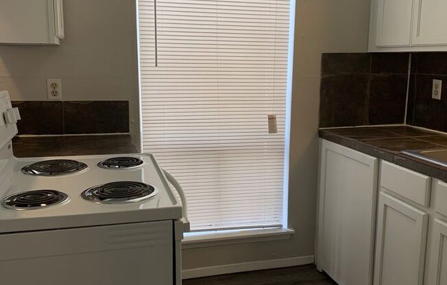 Studio, 1 bath, 404 sqft, $865, Unit 201