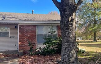 Cute 2/1 Right By I-49 and Amenities