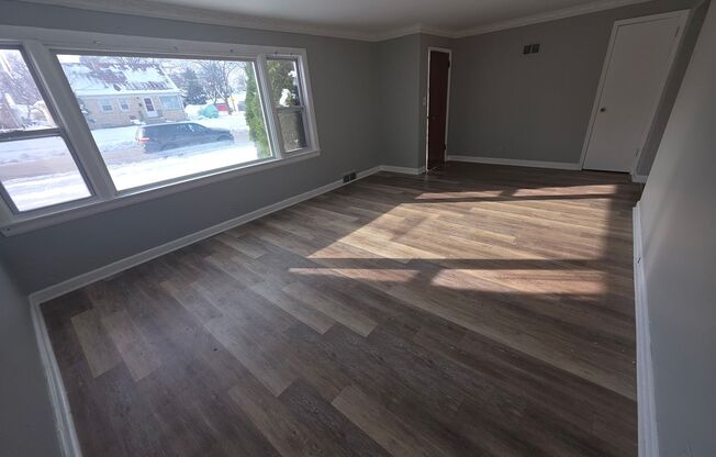 7348-7348A W Medford Ave