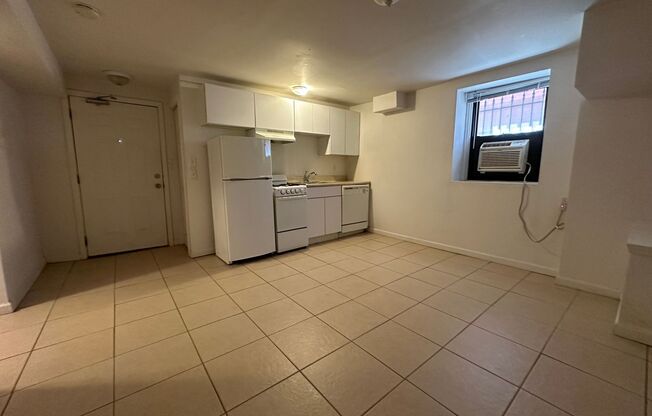 1 bed, 1 bath, 485 sqft, $969, Unit 410 S. Atlantic Ave. #A