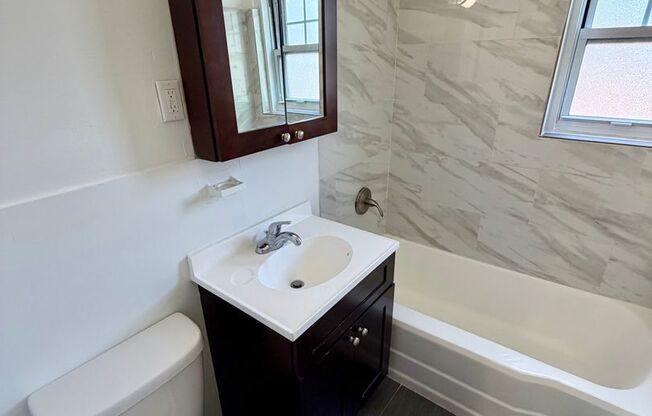 1 bed, 1 bath, 800 sqft, $1,525, Unit 419 32-H