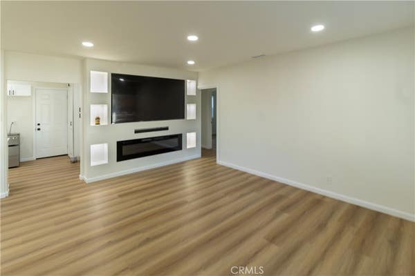 6921 ENCINO AVE