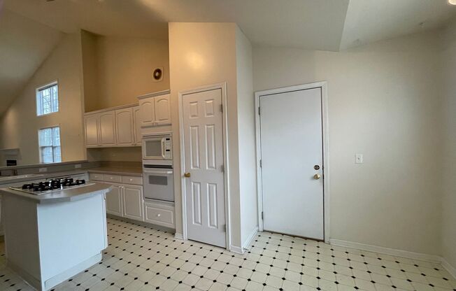 4368 POND RDG CT NE