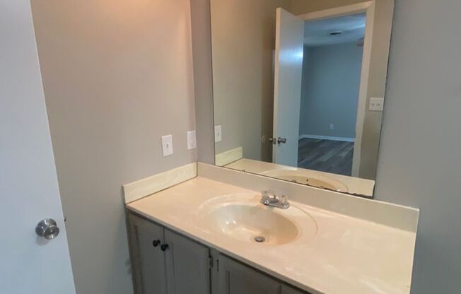 1 bed, 1 bath, 800 sqft, $695, Unit Unit 36