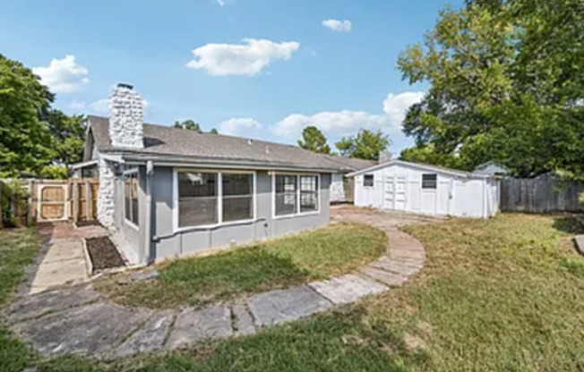 Charming 3-Bedroom Home with Spacious Yard in Prime Tulsa Location