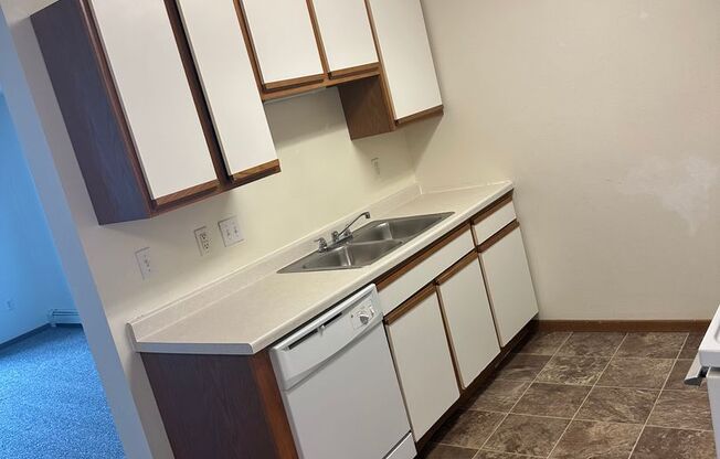 2 beds, 1 bath, 900 sqft, $795, Unit 305