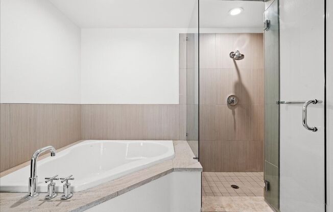 2 beds, 2 baths, $2,195, Unit Unit 102