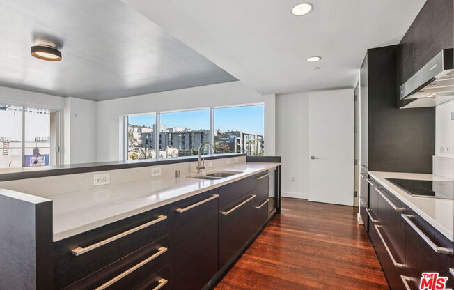 2 beds, 2.5 baths, 2,000 sqft, $7,995, Unit 5A