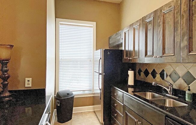 1 bed, 1 bath, $1,650, Unit # 433