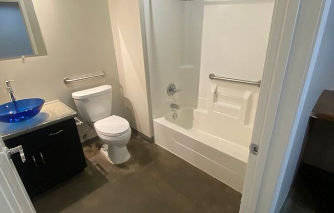 Studio, 1 bath, 438 sqft, $695, Unit 557