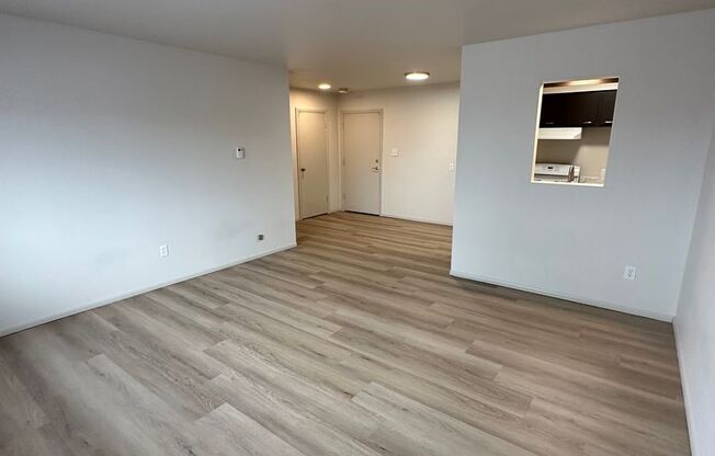 2 beds, 1 bath, $1,295, Unit 103