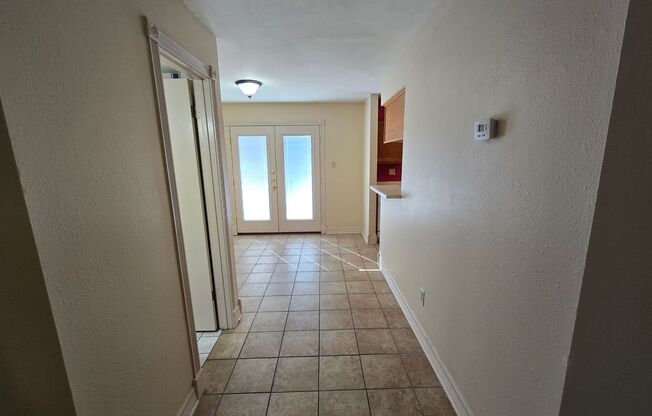 College Station - Condo -2 bedroom / 2.5 bath / 2 story - Pool on complex.