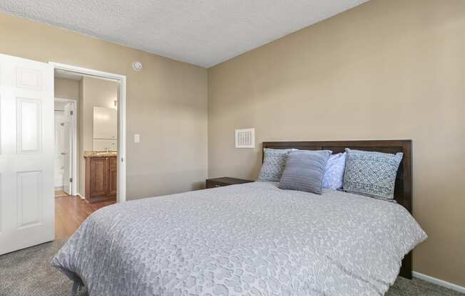 Apartments in Sherman Oak, CA master room