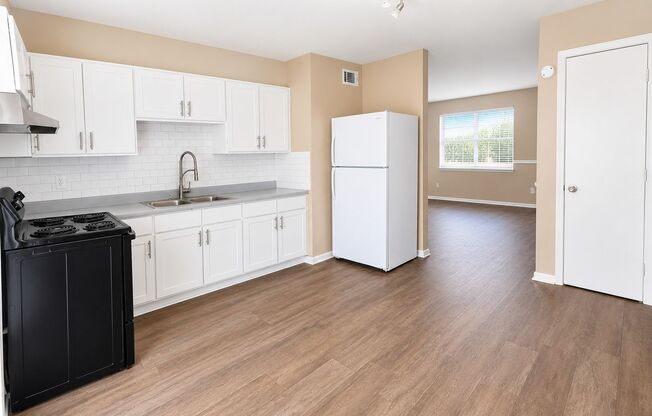 2 beds, 1 bath, 1,010 sqft, $1,150, Unit I01