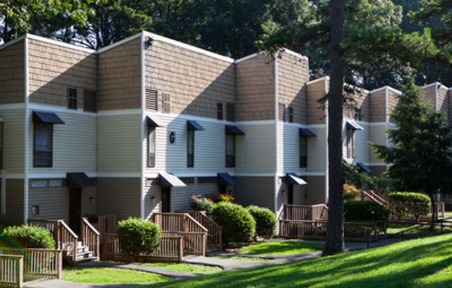 2 beds, 1 bath, 980 sqft, $1,423, Unit 129H