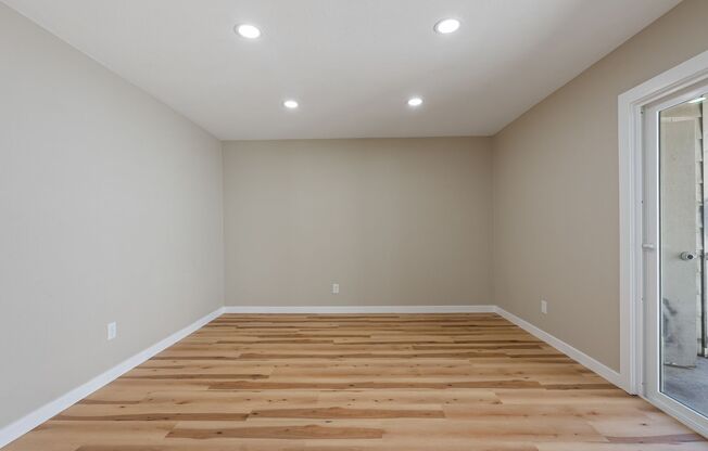 3 beds, 1 bath, 864 sqft, $1,649, Unit #37