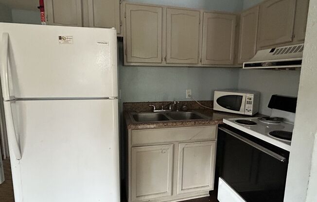 1 bed, 1 bath, 400 sqft, $1,350, Unit Unit 124