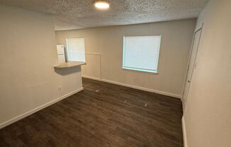 2 beds, 1 bath, 750 sqft, $595, Unit A