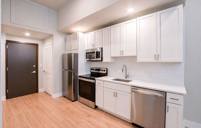 Studio, 1 bath, 370 sqft, $1,118, Unit 004