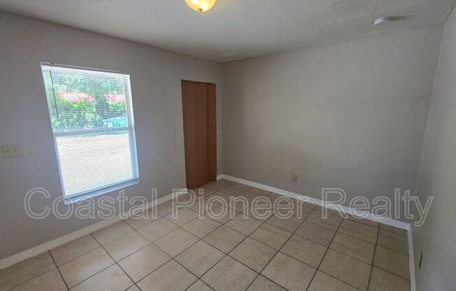 11729 N 12 ST