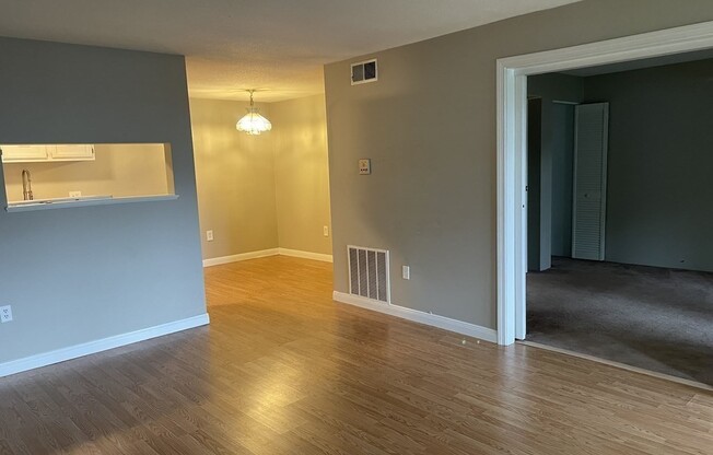 2 beds, 1 bath, 800 sqft, $2,300, Unit 15