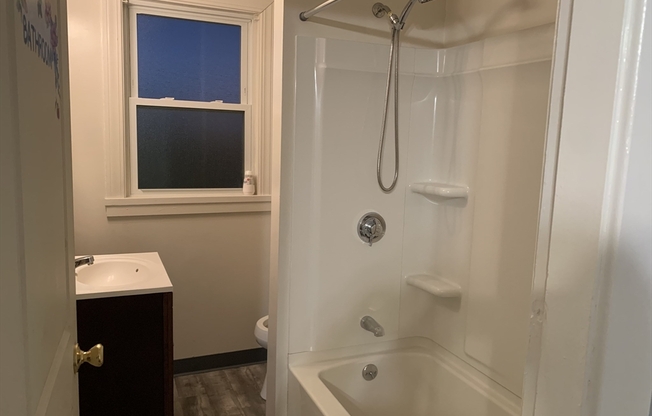 3 beds, 1 bath, 1,100 sqft, $1,900, Unit 2