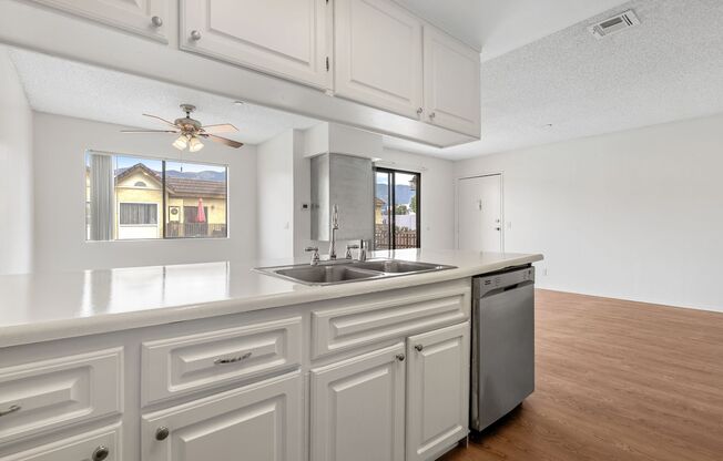 2 beds, 2 baths, 1,008 sqft, $2,600