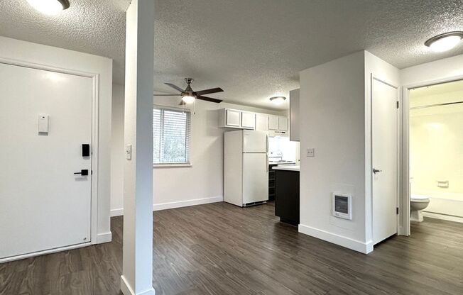 1 bed, 1 bath, 592 sqft, $1,415, Unit 49
