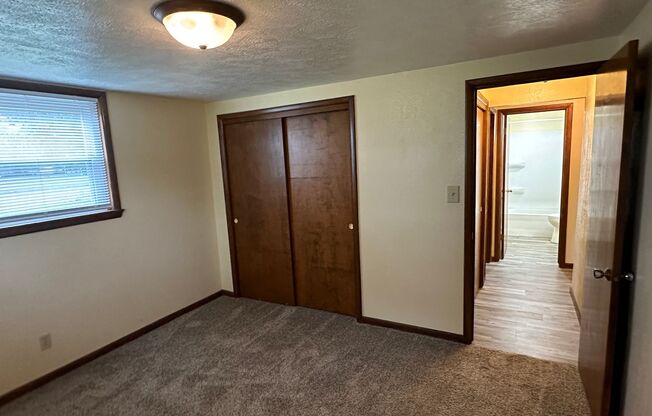 2 beds, 1 bath, $750, Unit 676-3