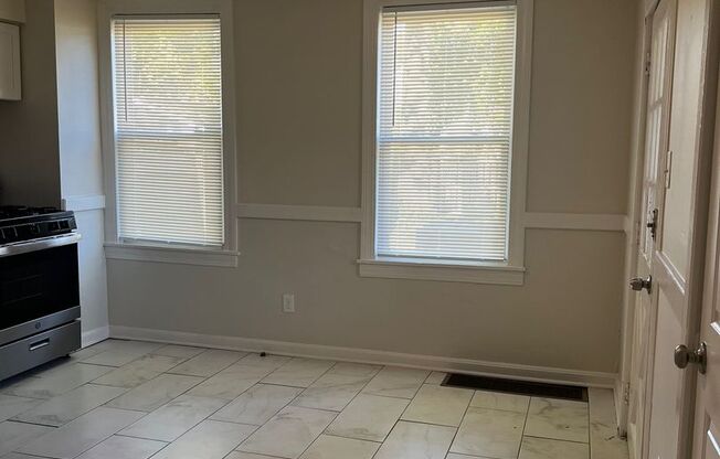 2 beds, 1 bath, $1,250