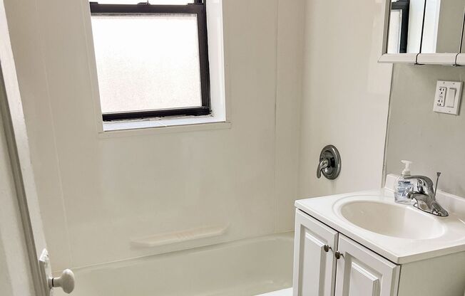 1 bed, 1 bath, 585 sqft, $1,695, Unit 2612G-1R