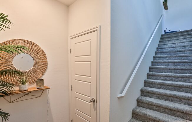 2 bedroom Condo- near the M