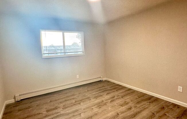 2 beds, 1 bath, 800 sqft, $1,100, Unit Unit 5