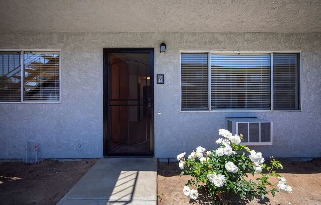 *OPEN HOUSE: 5/16 4:30-6:30PM* Spacious 2 BR in El Cajon with AC and Parking!